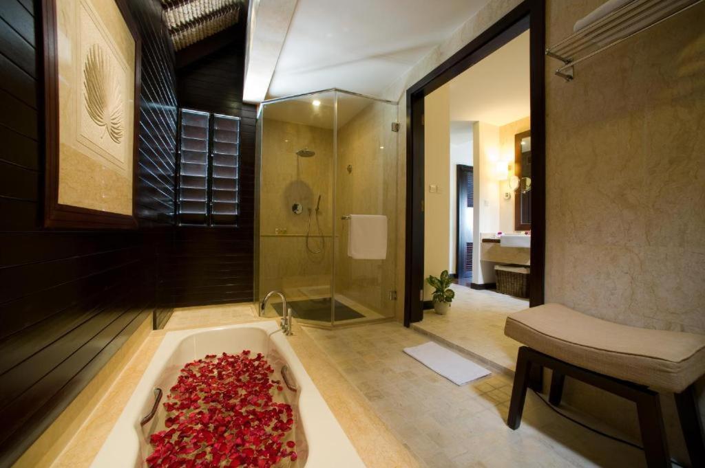 Ark Goldcoast Resort Сепанг Экстерьер фото