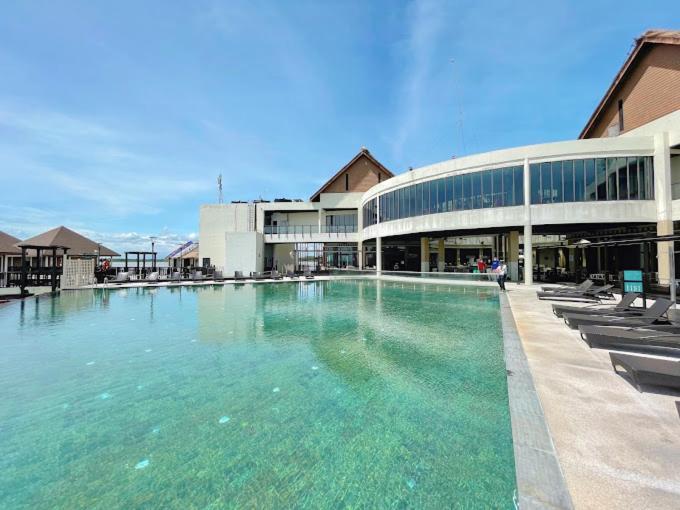 Ark Goldcoast Resort Сепанг Экстерьер фото