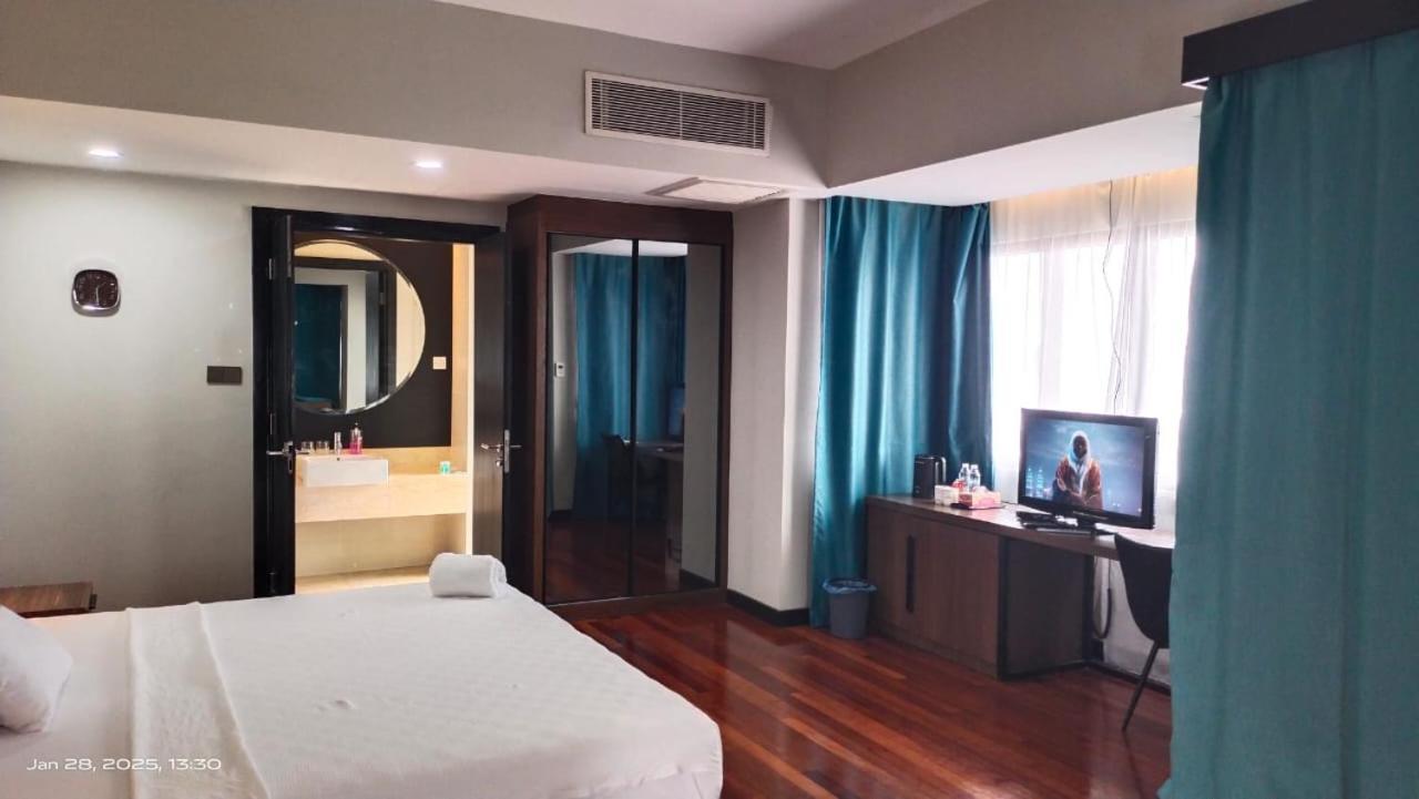 Ark Goldcoast Resort Сепанг Экстерьер фото