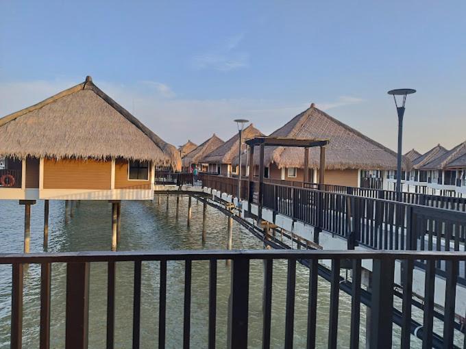 Ark Goldcoast Resort Сепанг Экстерьер фото